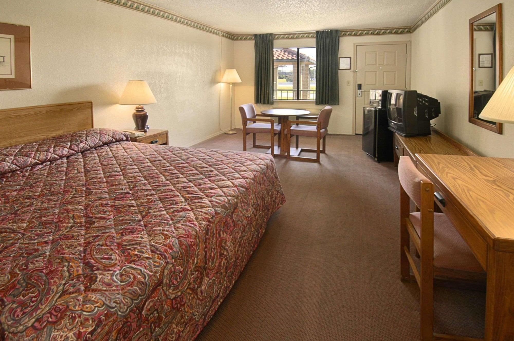 Travelodge by Wyndham Tulsa Eksteriør billede