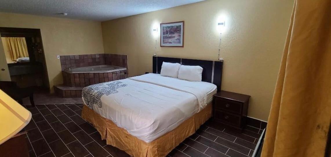 Travelodge by Wyndham Tulsa Eksteriør billede