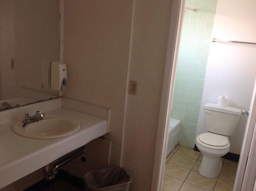 Travelodge by Wyndham Tulsa Eksteriør billede