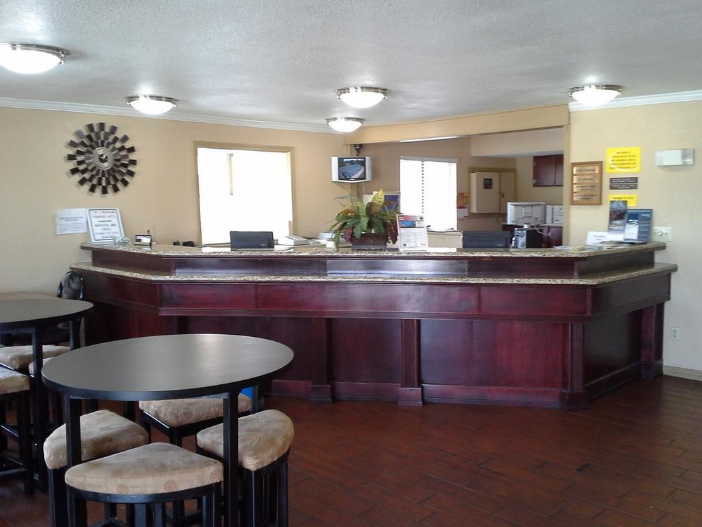Travelodge by Wyndham Tulsa Eksteriør billede